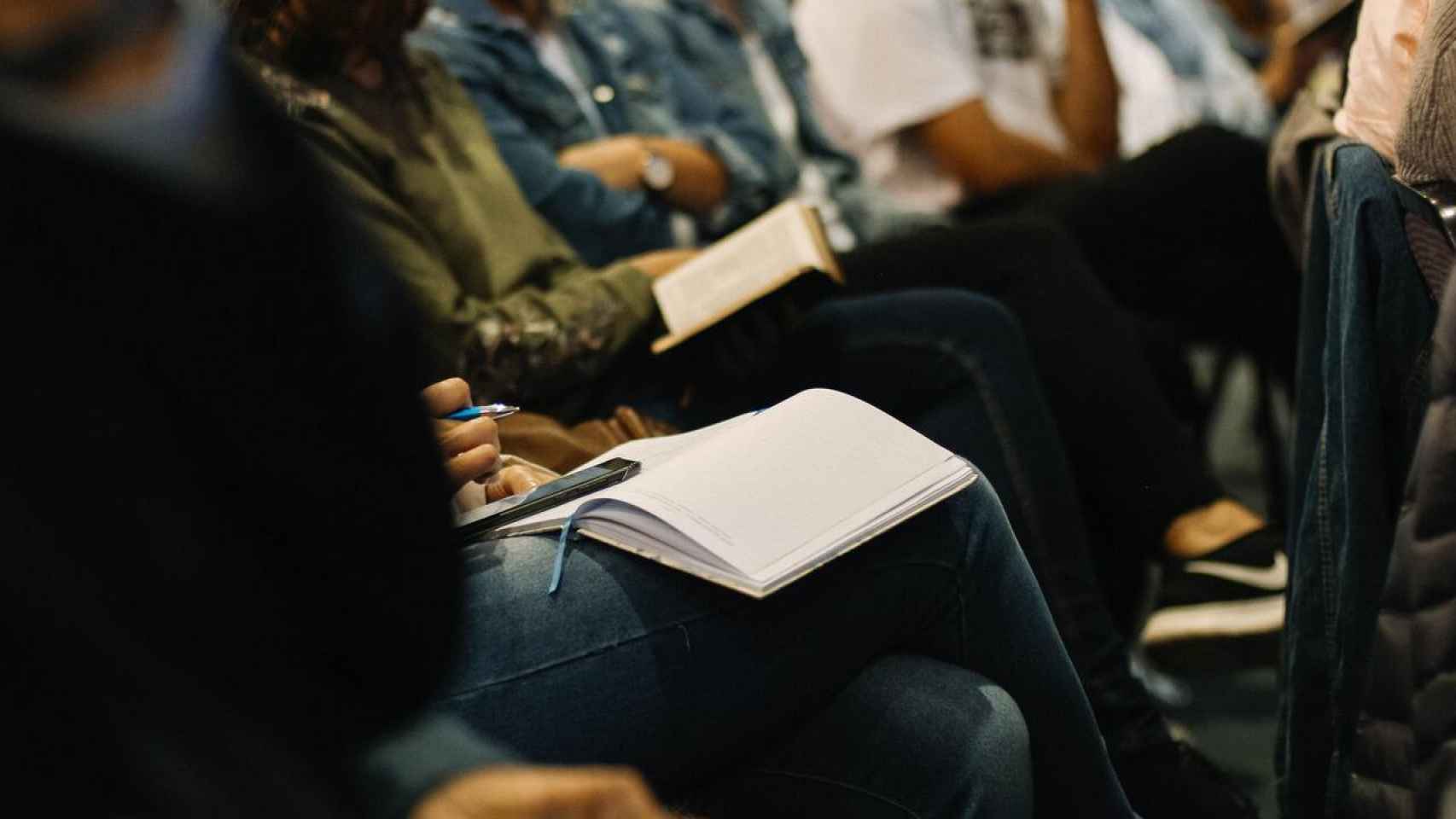 Estudiantes en una clase / UNSPLASH