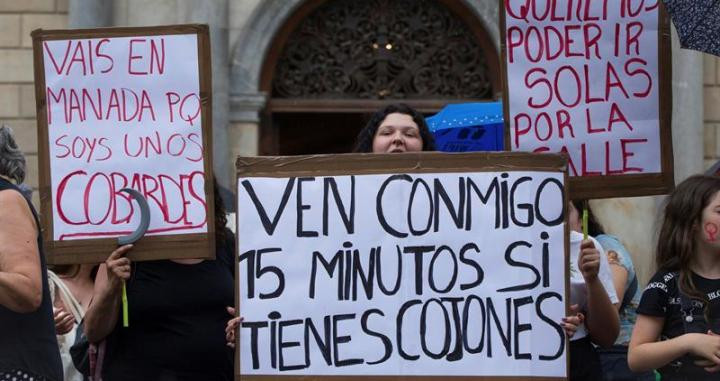 Protesta contra 'La Manada' de Manresa ante la Audiencia de Barcelona / EFE