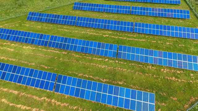 Paneles solares para la generación de energía fotovoltaica, la más pujante de las renovables / EP