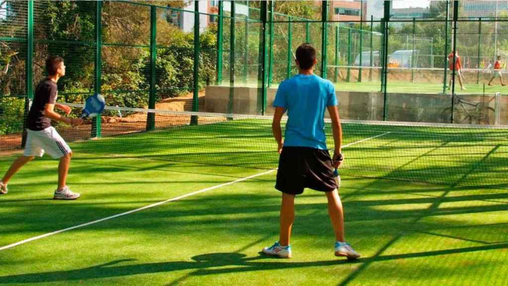 Alumnos del Agora International School de Sant Cugat, en una imagen promocional / AIS