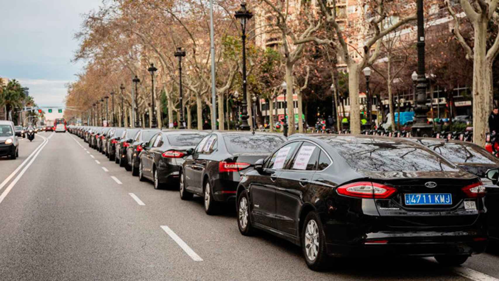 Vehículos con habilitación VTC, durante su protesta en la avenida Diagonal / CG