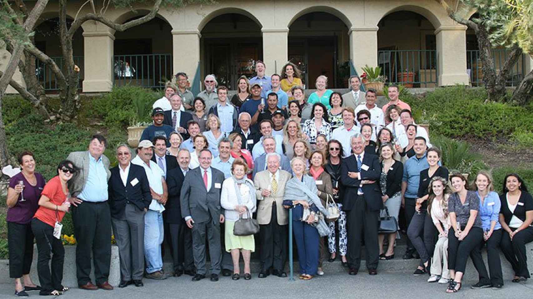 Fotografía de la familia Freixenet y Ferrer en sus cavas de California.