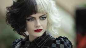 La actriz Emma Stone en el papel de Estella de Vil, protagonista de la película 'Cruella' / DISNEY