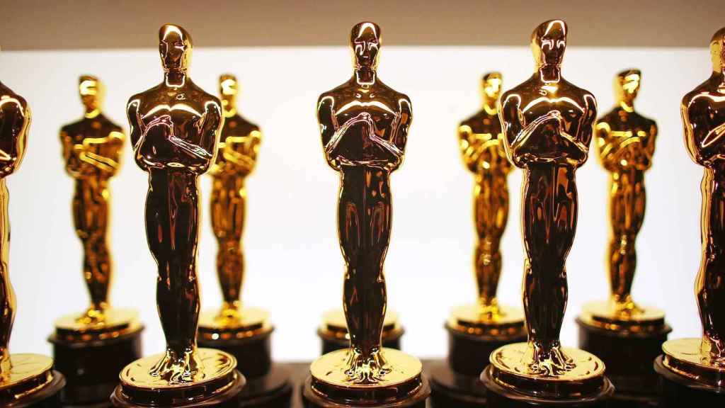 Hilera de estatuillas de los premios Oscar / AGENCIAS