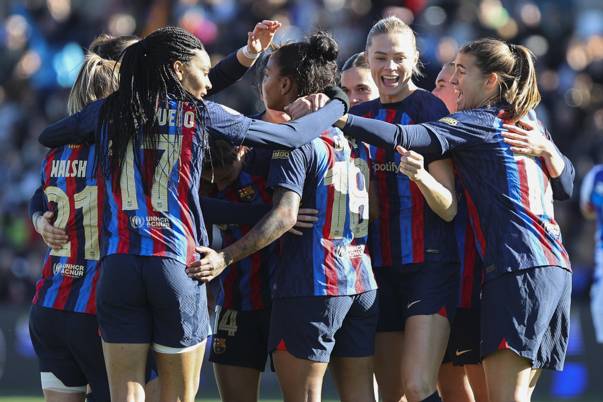 Las jugadoras del Barça celebran uno de los dos goles de Aitana ante la Real Sociedad / EFE