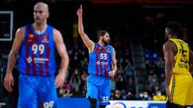 Nikola Mirotic, celebrando los puntos anotados contra el Fenerbahce, en la Euroliga / FCB