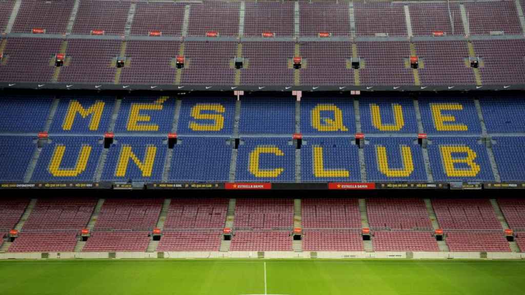 El Camp Nou, con el símbolo de la mujer con motivo del 8M / FCB