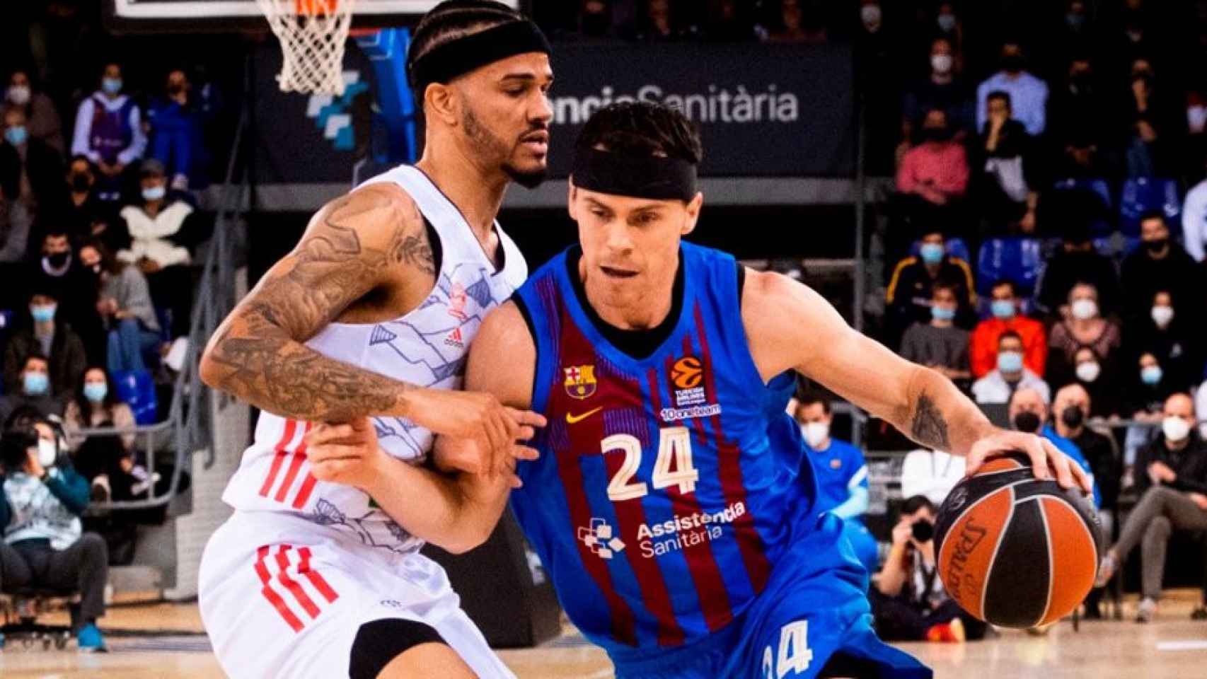 Kyle Kuric, en una acción del partido entre el Barça y Bayern, en la Euroliga / FCB