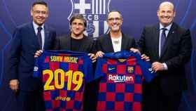 Josep María Bartomeu, representando al Barça, junto a los directos de Sony/ REDES