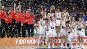 La selección española de baloncesto femenino celebra su triunfo en el Europeo / EFE