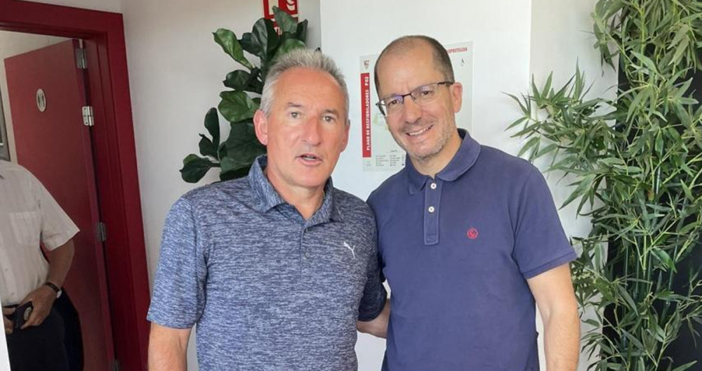 José Juan Romero (derecha), en una imagen con Txiki Begiristain, ex jugador del Barça y actual director deportivo del Manchester City / REDES