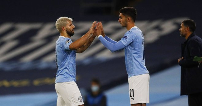 Sergio Agüero y Ferran Torres en un partido del Manchester City / REDES