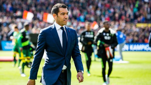 Van Bronckhorst, entrenando al Feyenoord / EFE