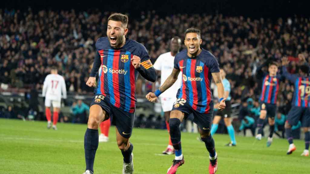 Jordi Alba celebra un gol contra el sevilla / Luis Miguel Añón (CG)