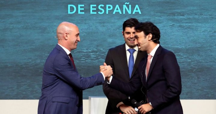 Rubiales saludando al príncipe de Arabia Saudí / EFE