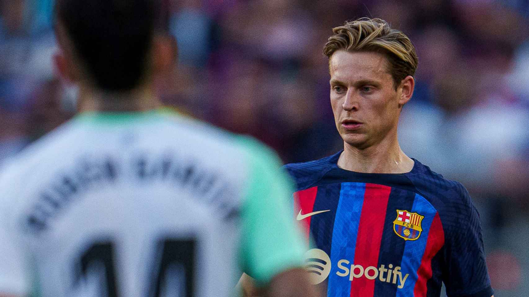 Frenkie de Jong, durante una jugada del triunfo del Barça contra Osasuna / FCB