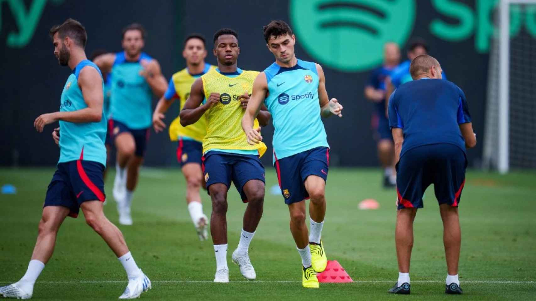 Pedri y Ansu Fati, durante un entrenamiento con el Barça en pretemporada, antes de la gira / FCB