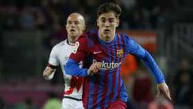 Gavi, durante el partido contra el Rayo Vallecano en el Camp Nou / EFE