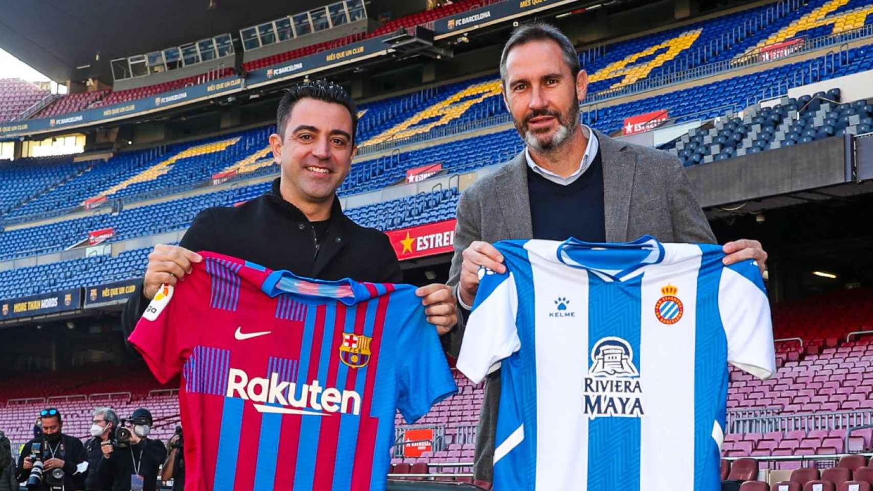 Xavi Hernández junto a Vicente Moreno / FCB