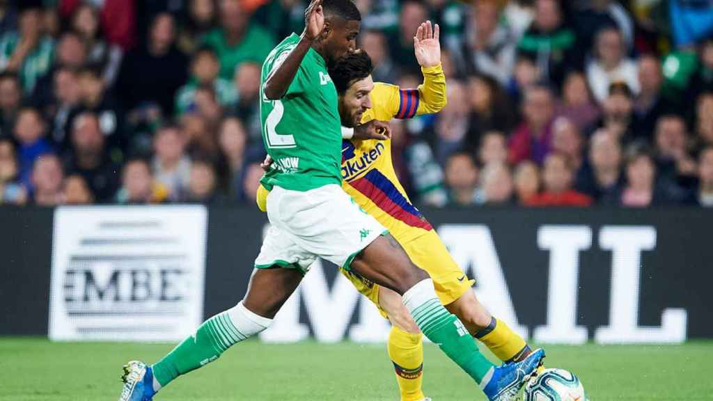 Emerson, durante su etapa con el Betis, en un partido contra el Barça / EFE