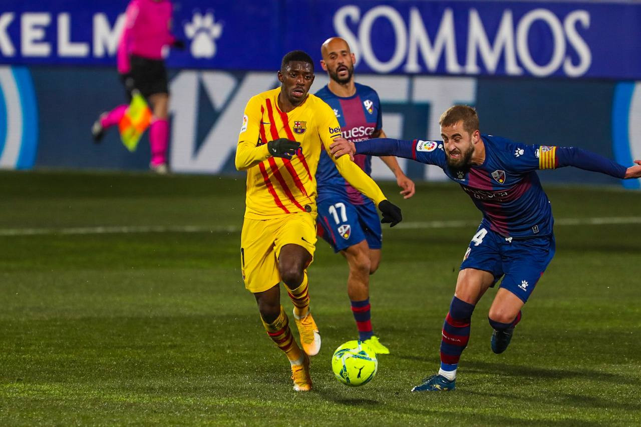 Dembelé protagoniza una acción de ataque contra el Huesca / FCB