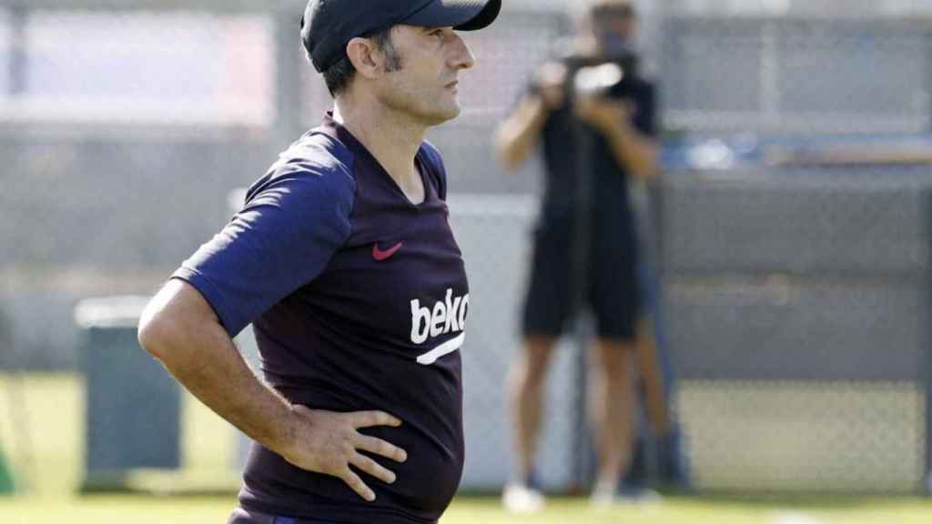 Una foto de Ernesto Valverde durante un entrenamiento del Barça / FCB