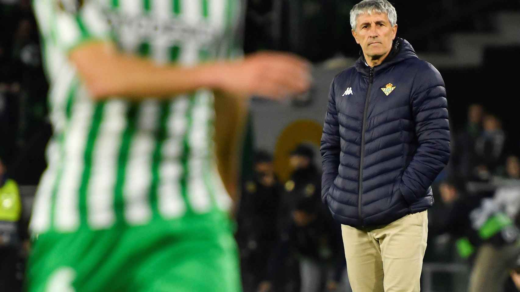 Quique Setién en la banda durante un partido del Real Betis / EFE