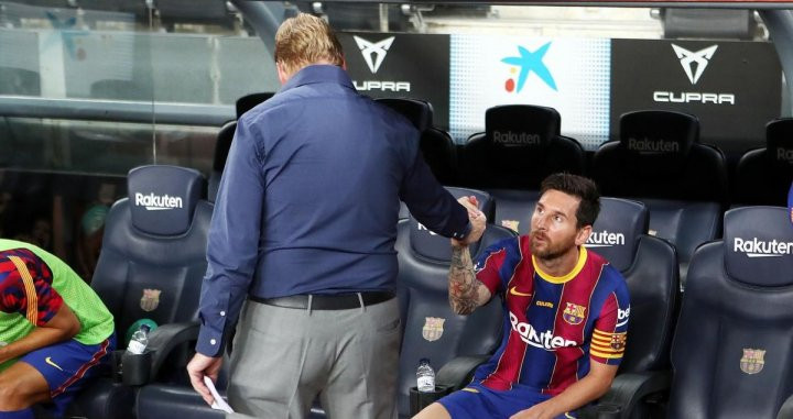 Koeman saluda a Messi antes del Barça-Villarreal /FCB