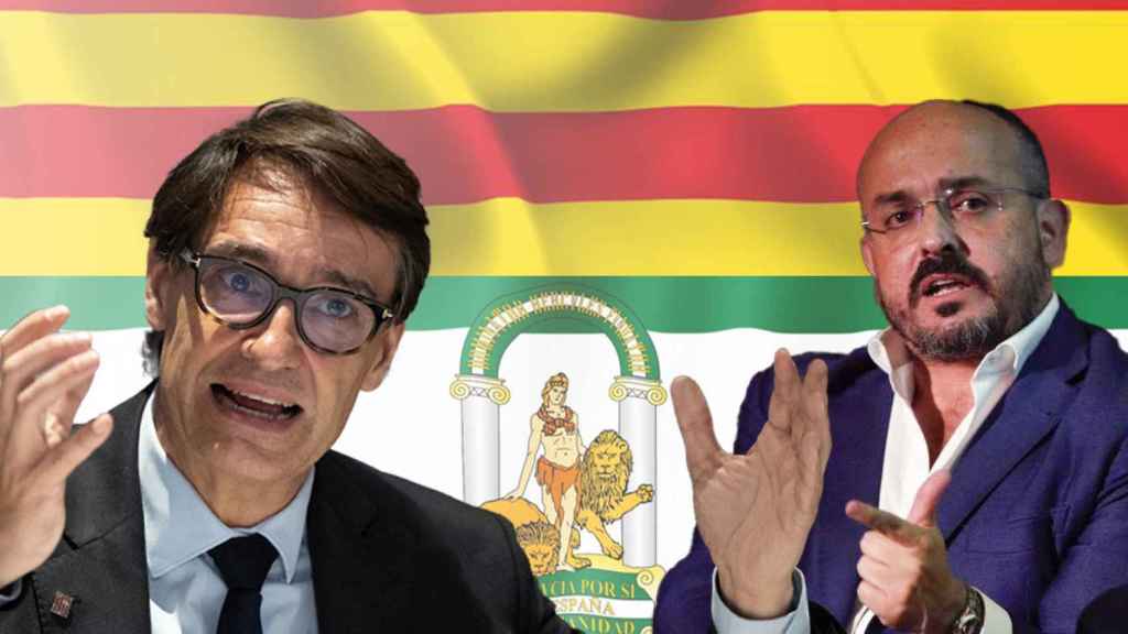 Salvador Illa (PSC) y Alejandro Fernández (PPC), ante las banderas de Cataluña y Andalucía