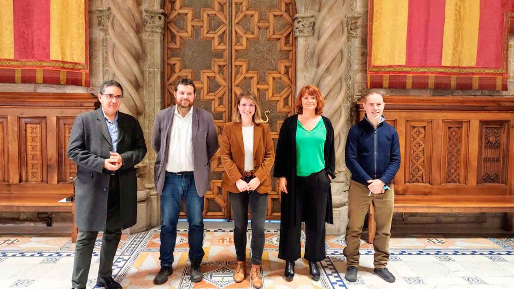 Janet Sanz (c) y Eloi Badia (d), los concejales que defendieron la ZBE de Barcelona / AJBCN