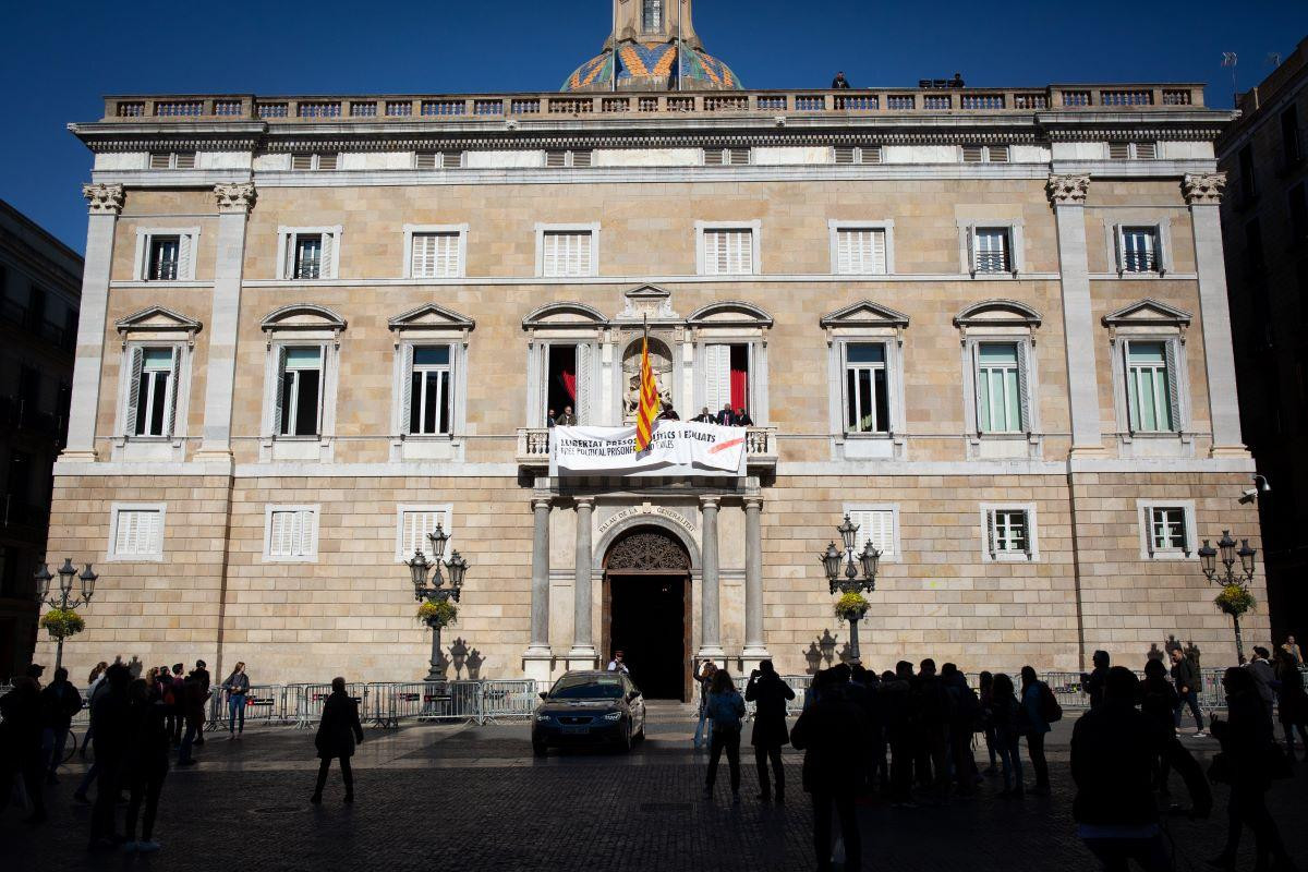 Plano general de la fachada de la Generalitat de Cataluña / EP