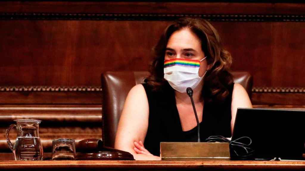 Ada Colau, alcaldesa de Barcelona, en el último pleno del Ayuntamiento celebrado en julio / EFE