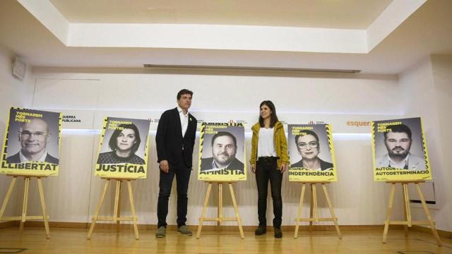 Sergi Sabrià y Marta Vilalta han presentado hoy los carteles de la campaña de ERC para las elecciones generales del 10N, basada en la amnistía y la autodeterminación / ERC