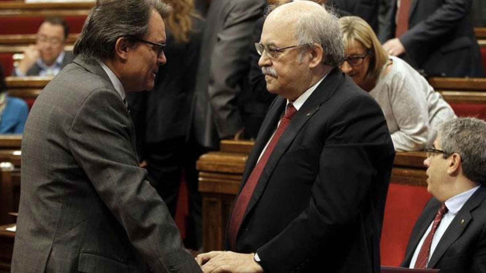 El expresidente Artur Mas (i.), y su consejero de Economía, Andreu Mas-Colell (d.)