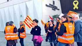 Trabajadores de centros de menores se manifiestan ante la sede de la Consejería de Trabajo, Asuntos Sociales y Familias de la Generalitat / CG