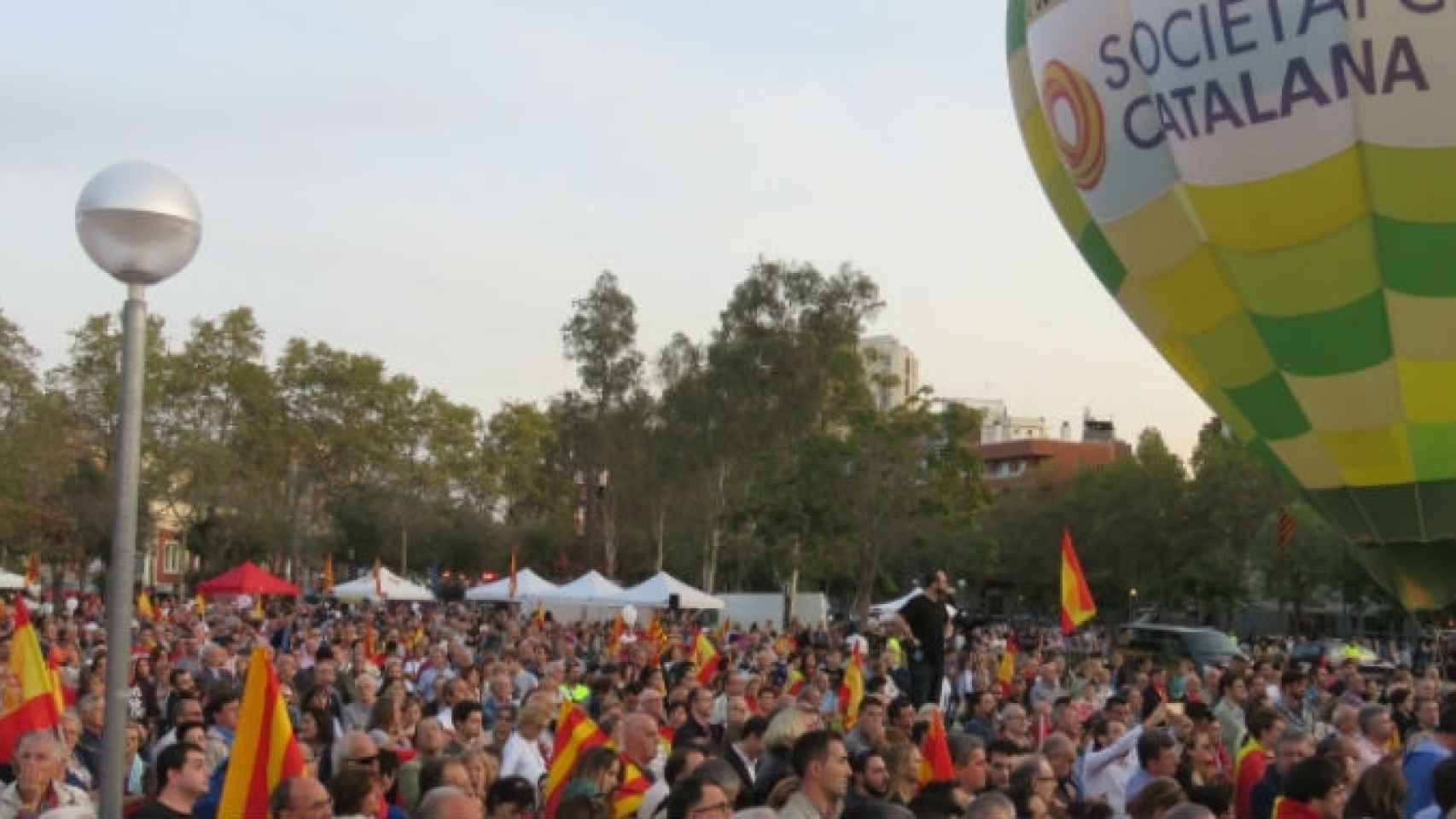 Aspecto del encuentro organizado por Sociedad Civil Catalana en el parque de Can Dragó de Barcelona con motivo del 12-O / SCC