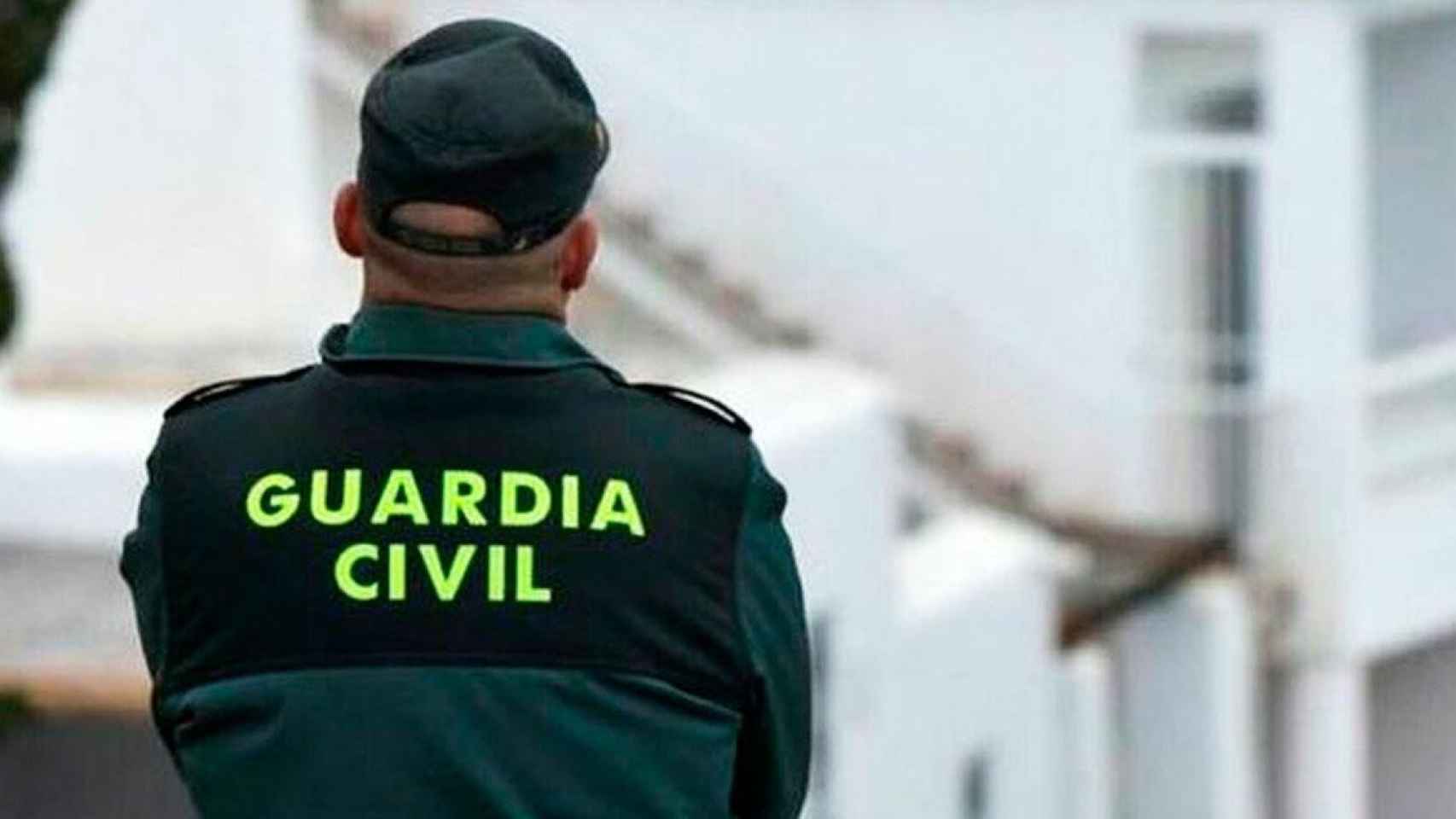 Imagen de un Guardia Civil durante un operativo en la calle / EP