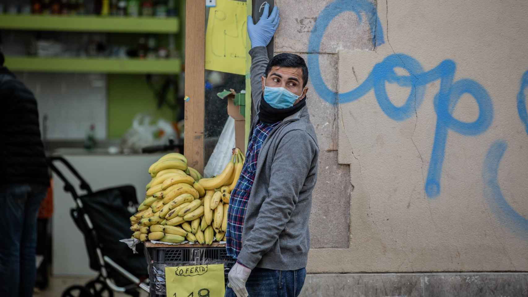 Un vecino del barrio del Raval de Barcelona / EP