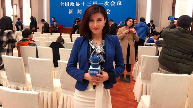 Una periodista china en el Palacio del Pueblo de Pekín, donde hace pocos días se celebró la Asamblea Nacional Popular