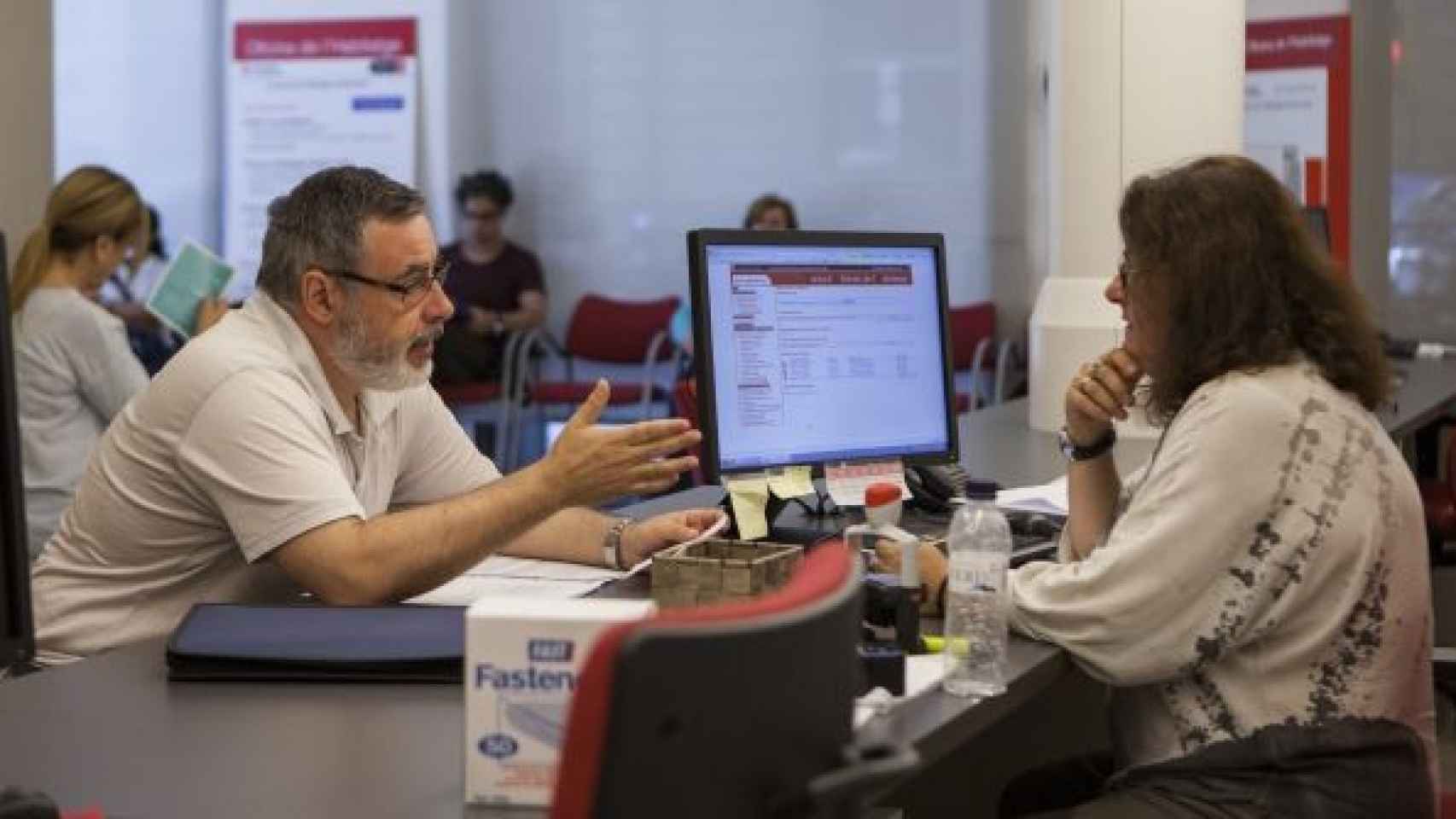 Imagen de archivo de una oficina del Ayuntamiento de Barcelona