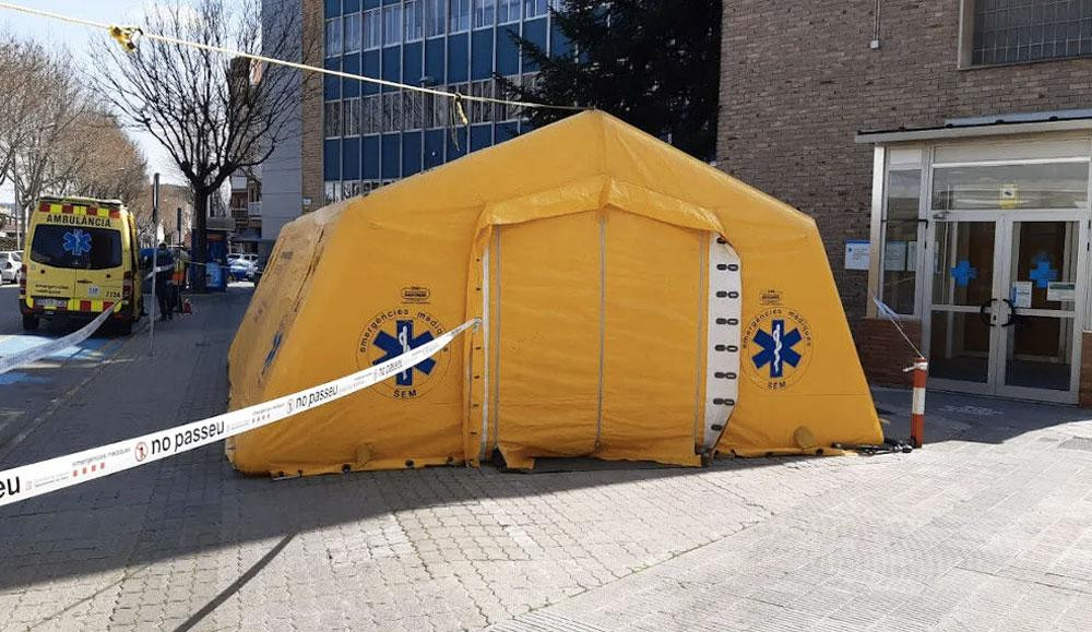 Imagen del hospital hinchable del SEM en Igualada: Emergencias compró otros 27 iguales que no ha usado / CG