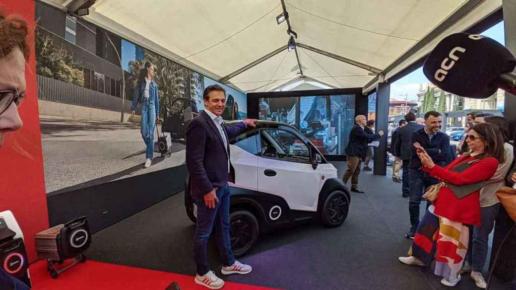 Presentación del 'nanocar' de Silence en Automobile 2023 / CG