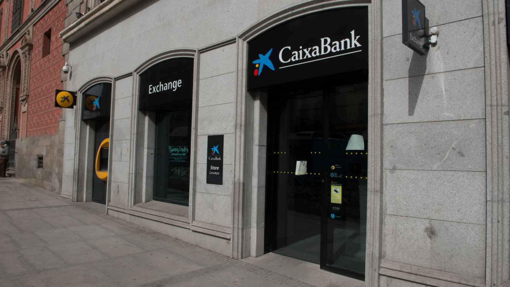 Imagen de una sucursal de Caixabank / EP