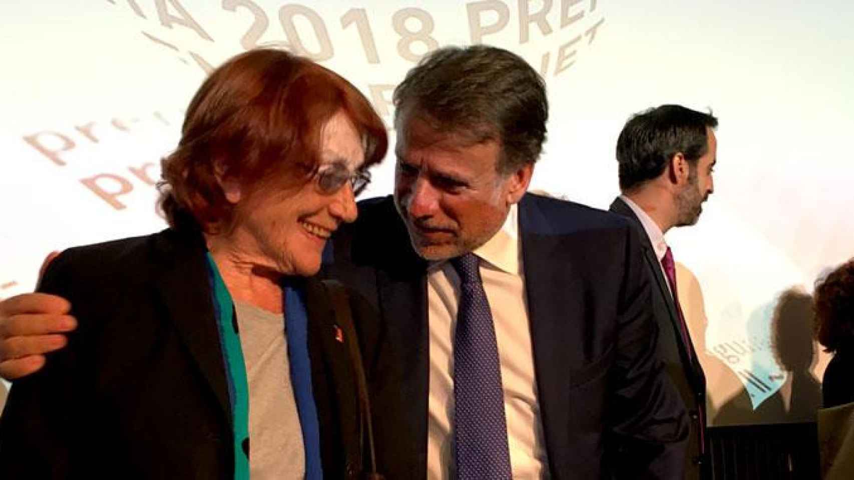 José Creuheras, presidente del Grupo Planeta, junto a la escritora Rosa Regàs en la presentación de los finalistas de la 67 edición del Premio Planeta / CG