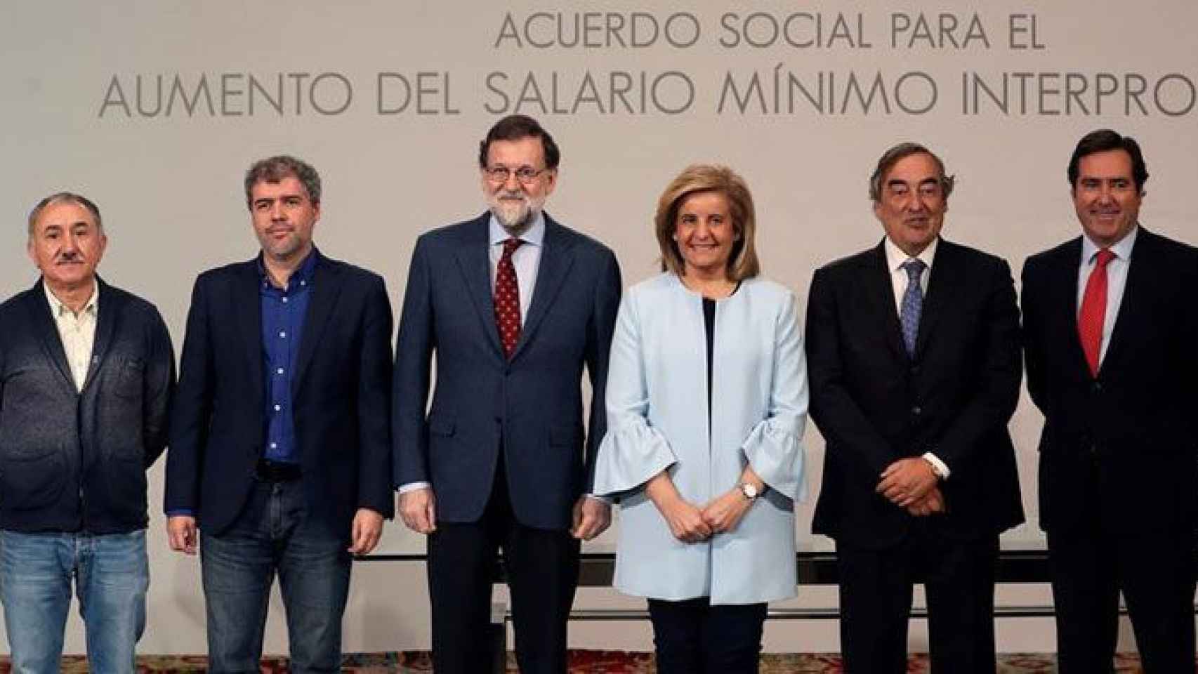 El Gobierno y los agentes sociales firman la subida gradual del salario mínimo hasta los 850 euros