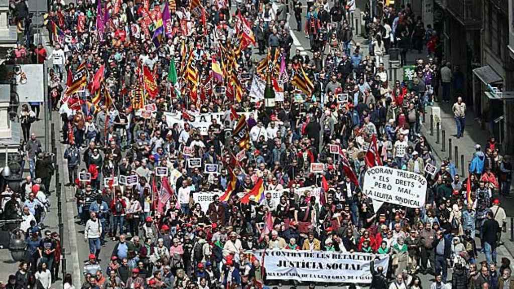 Manifestación convocada por los principales sindicatos con motivo del Primero de Mayo en Barcelona / EFE