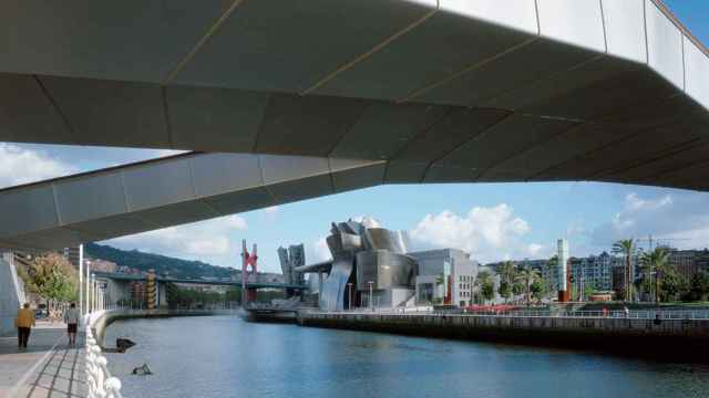 El Museo Guggenheim desde la pasarela Pedro Arrupe / GUGGENHEIM BILBAO