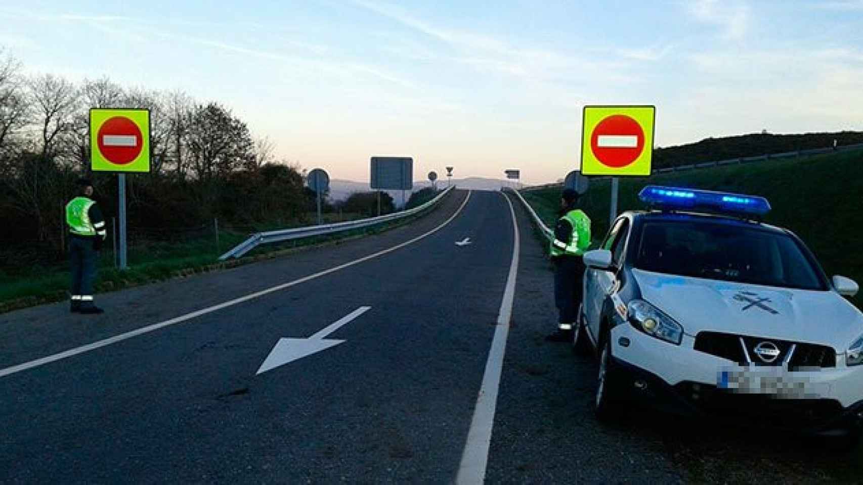 Roba un coche y atropella a cinco guardias civiles en Jaén, sin carné y con 13 kilos de droga