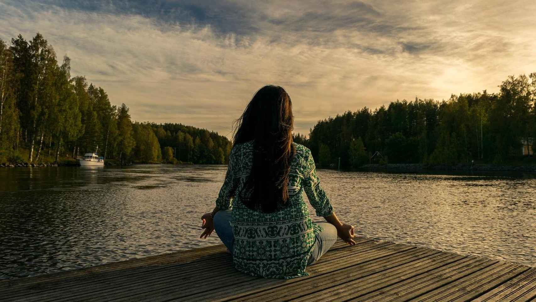 Una persona en una clase de meditación en uno de estos centros de Cataluña / Leninscape EN PIXABAY