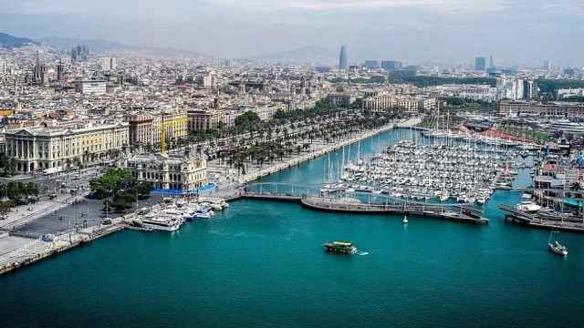 El puerto de Barcelona, de donde sale este crucero / Leonhard Niederwimmer EN PIXABAY